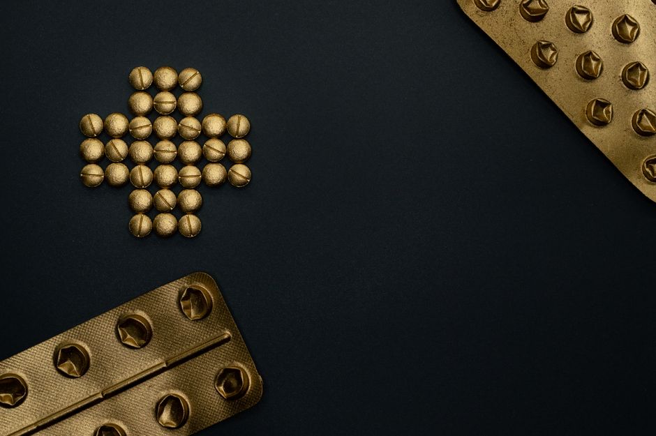 Comparison of oxycodone pills and a fentanyl patch representing opioid strength and overdose risk