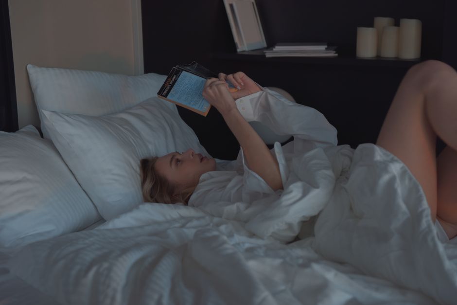 Person waking up with night sweats while taking oxycodone medication