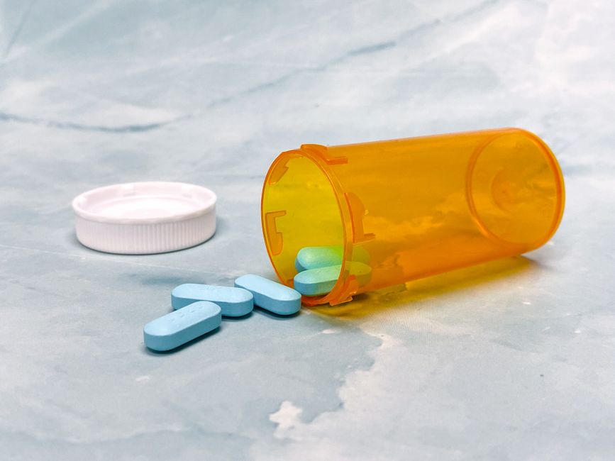 Pharmacist explaining oxycodone facts and myths to a patient holding a prescription bottle