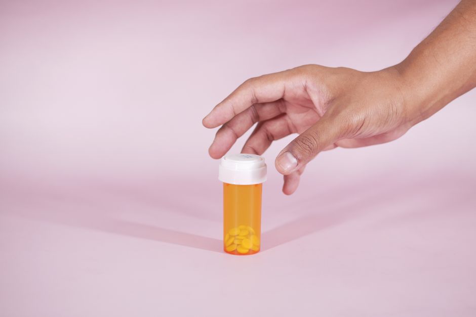 Pharmacist reviewing an oxycodone prescription bottle for an Arizona patient