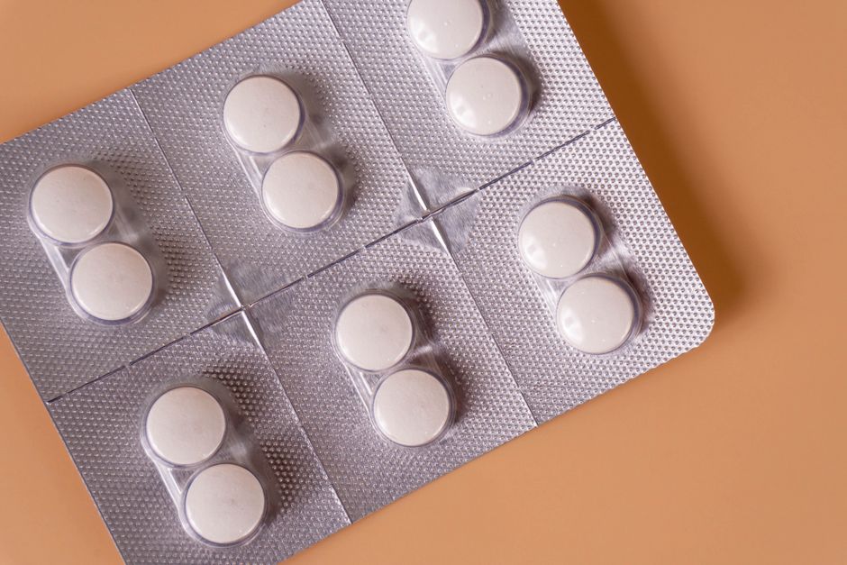 Prescription oxycodone tablets and pill bottle representing Ohio patient guidelines