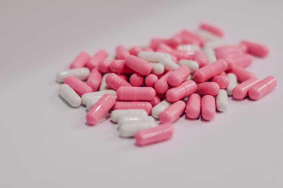 Hydrocodone and ibuprofen pills together on a table representing combined pain relief medication